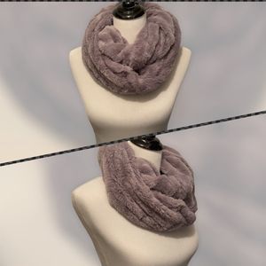 NEW West | Loop faux fur infinity Scarf